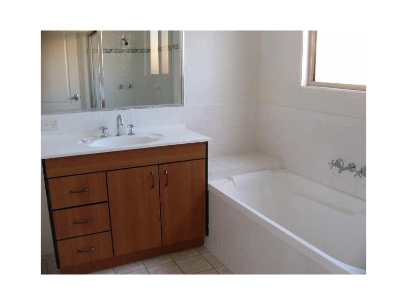 2/21 Harley Street, Labrador QLD 4215