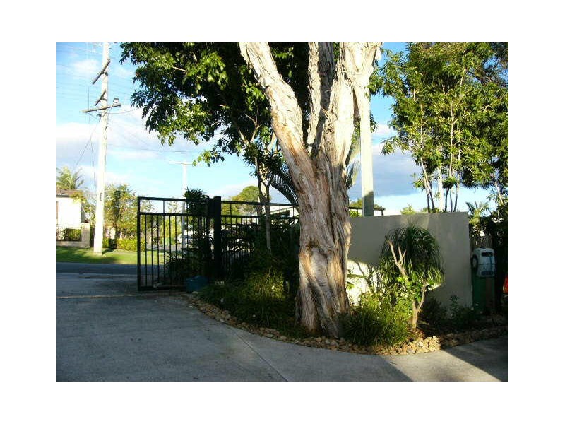 2/21 Harley Street, Labrador QLD 4215