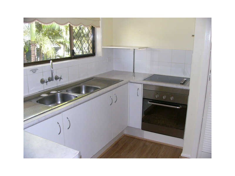 2/67 Broad Street, Labrador QLD 4215