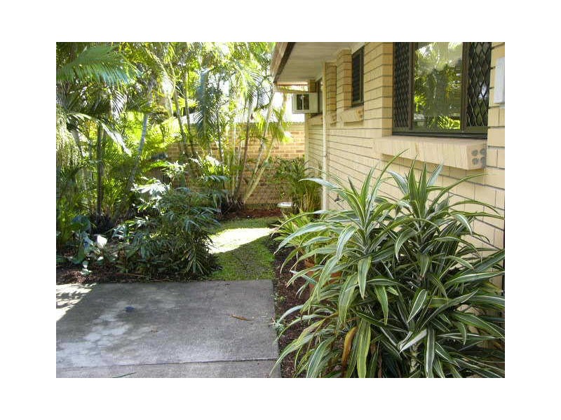 2/67 Broad Street, Labrador QLD 4215