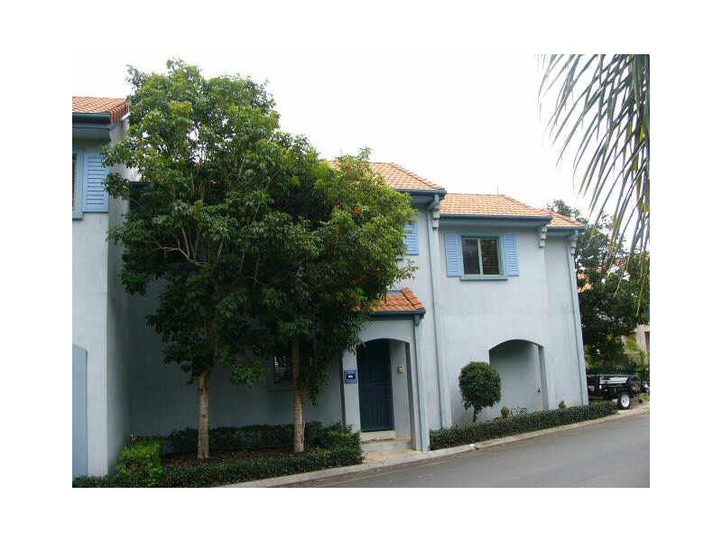 82 John Lund Drive, Hope Island QLD 4212