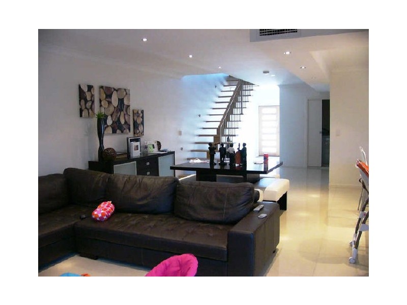 2/46 Bayview Street, Runaway Bay QLD 4216