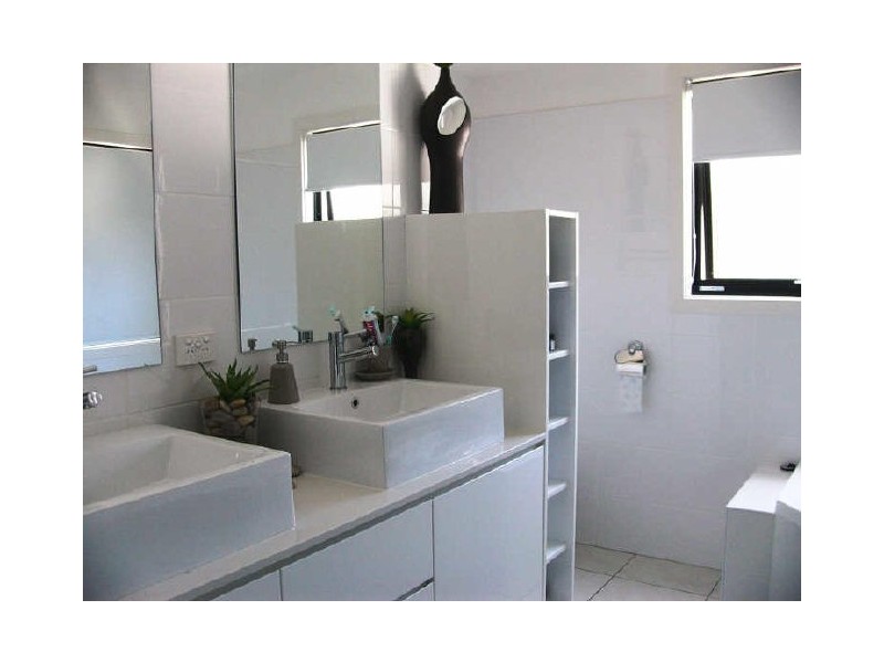 2/46 Bayview Street, Runaway Bay QLD 4216