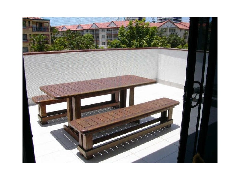 2/46 Bayview Street, Runaway Bay QLD 4216