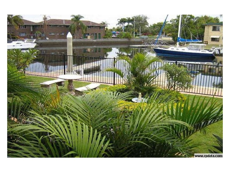 2/12 Canal Avenue, Runaway Bay QLD 4216