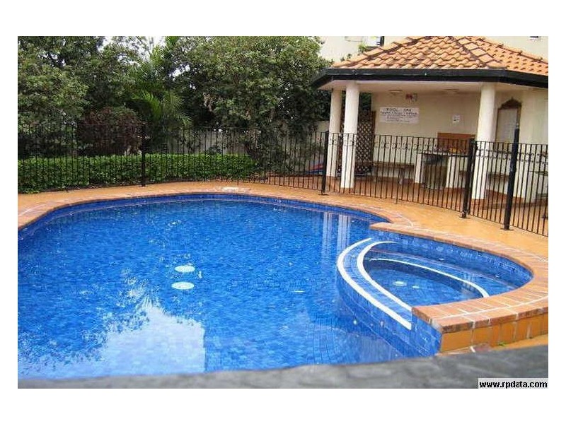 2/12 Canal Avenue, Runaway Bay QLD 4216