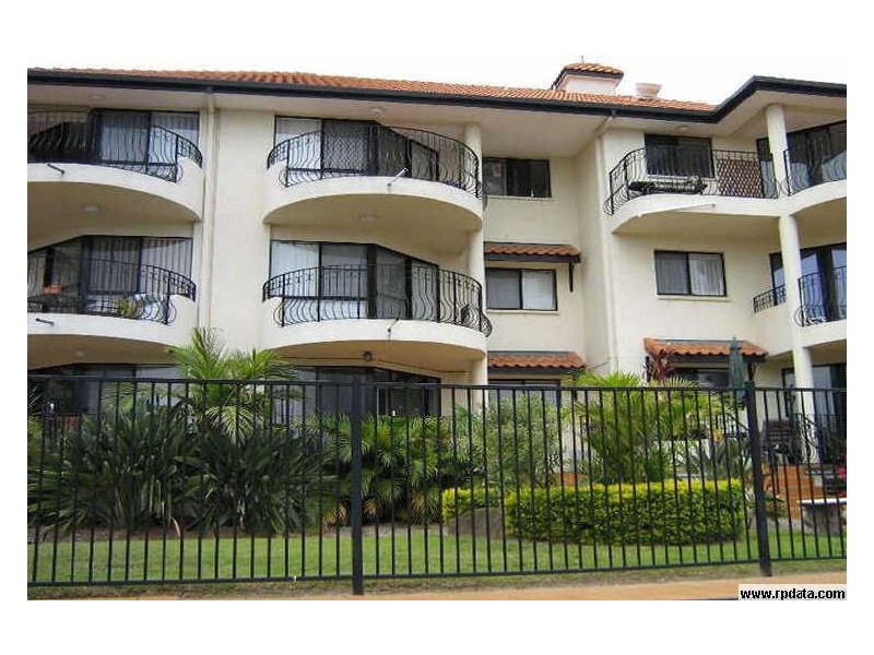 2/12 Canal Avenue, Runaway Bay QLD 4216