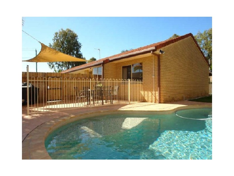 2/132 Whiting Street, Labrador QLD 4215