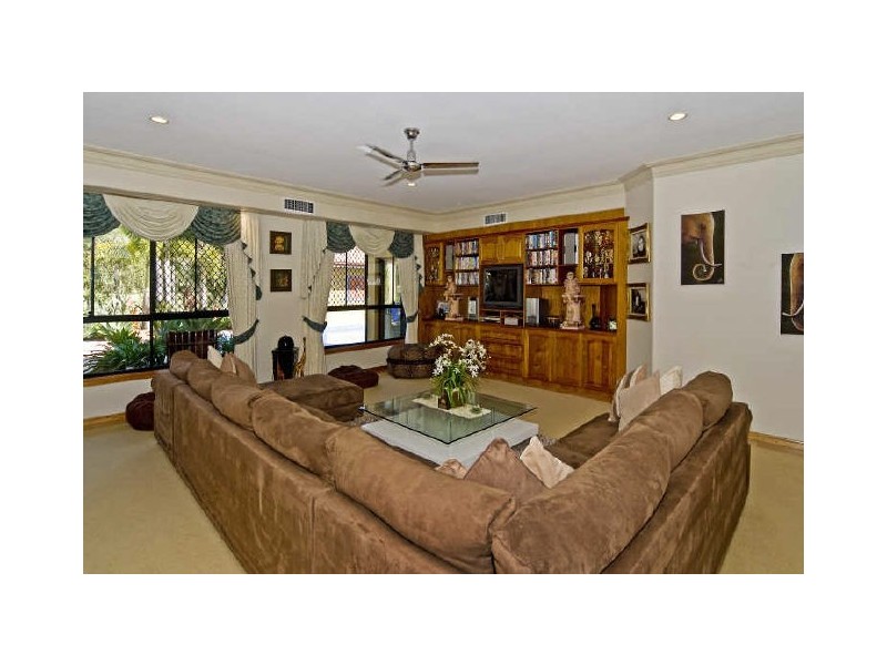 114 Arun Drive, Arundel QLD 4214