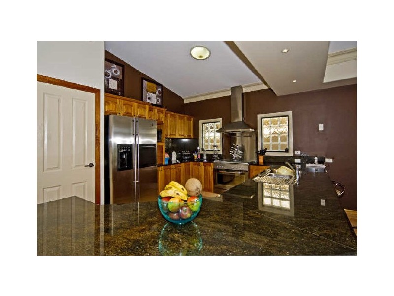 114 Arun Drive, Arundel QLD 4214