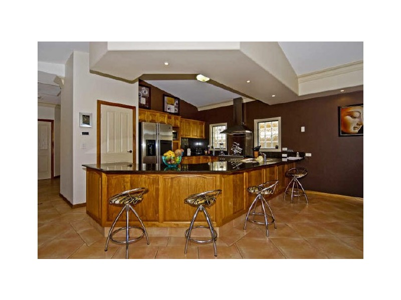 114 Arun Drive, Arundel QLD 4214