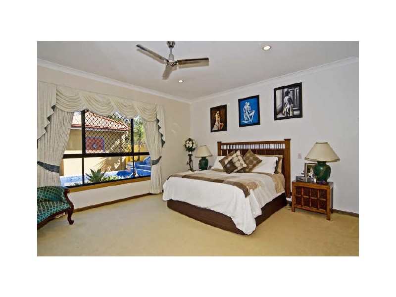 114 Arun Drive, Arundel QLD 4214