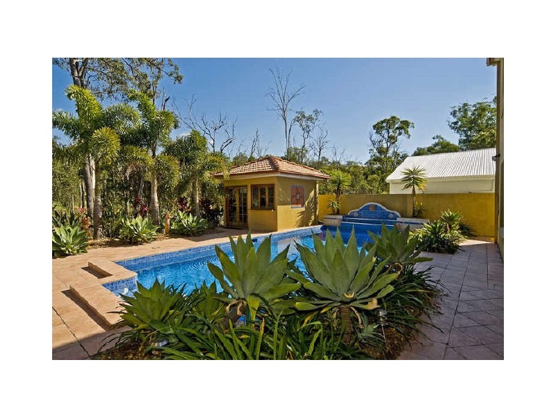 114 Arun Drive, Arundel QLD 4214