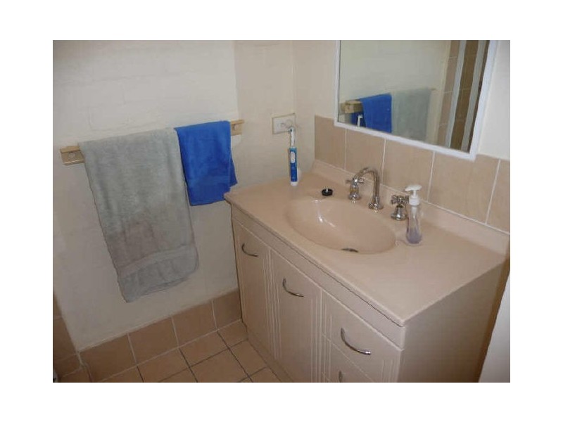 9/13 Brown Street, Labrador QLD 4215