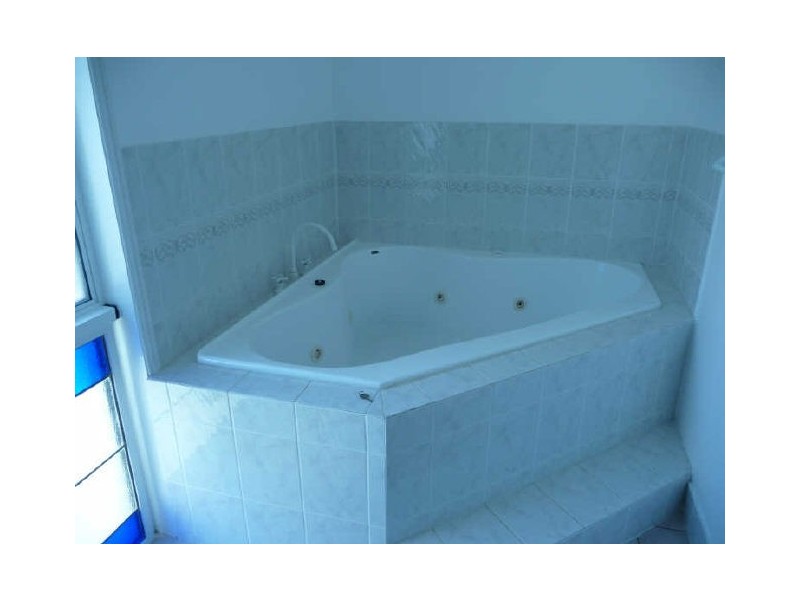 24 Anchorage Way, Biggera Waters QLD 4216