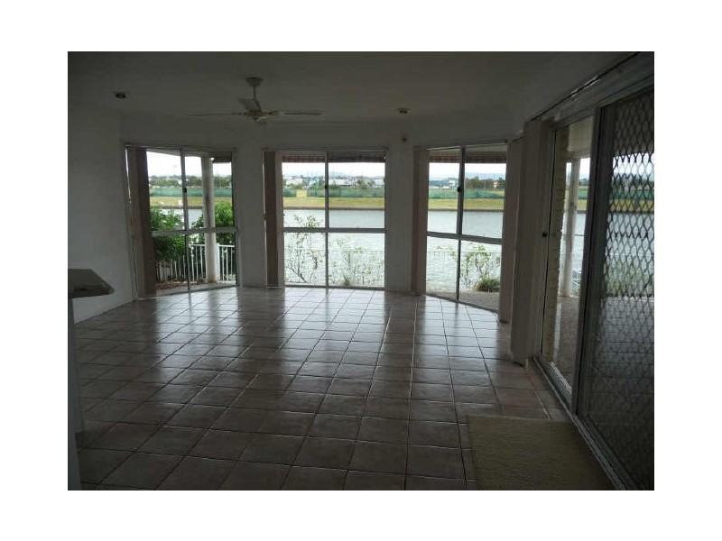 24 Anchorage Way, Biggera Waters QLD 4216