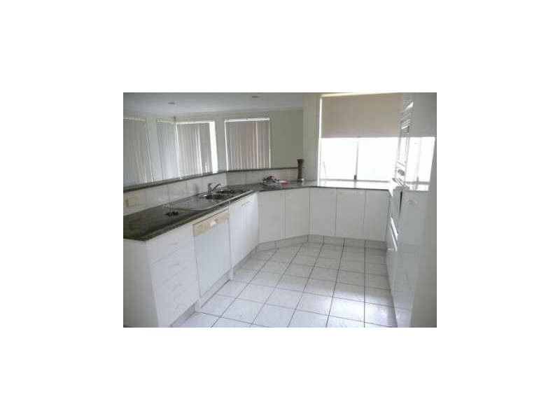 36 Fitzalen Circuit, Arundel QLD 4214