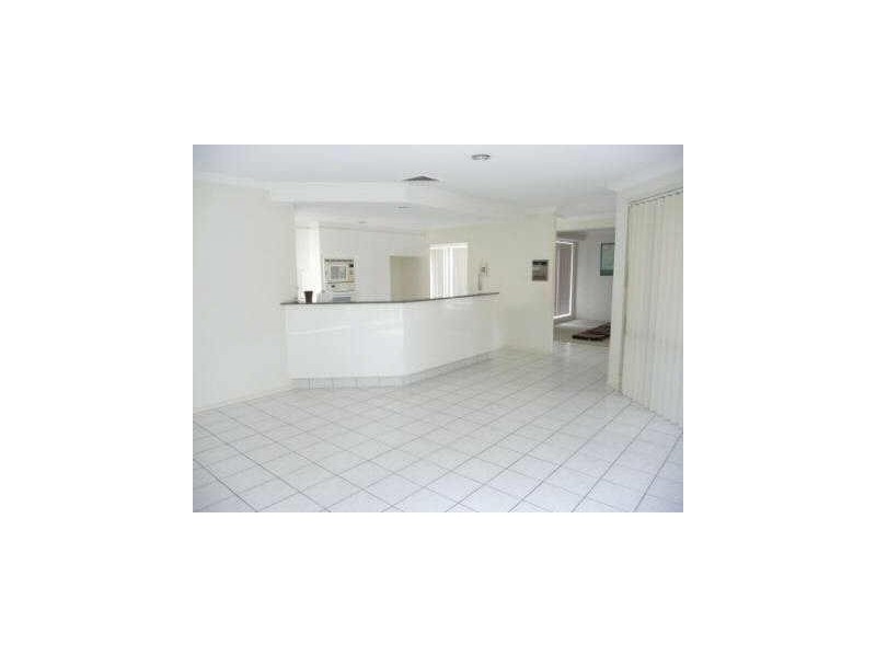 36 Fitzalen Circuit, Arundel QLD 4214