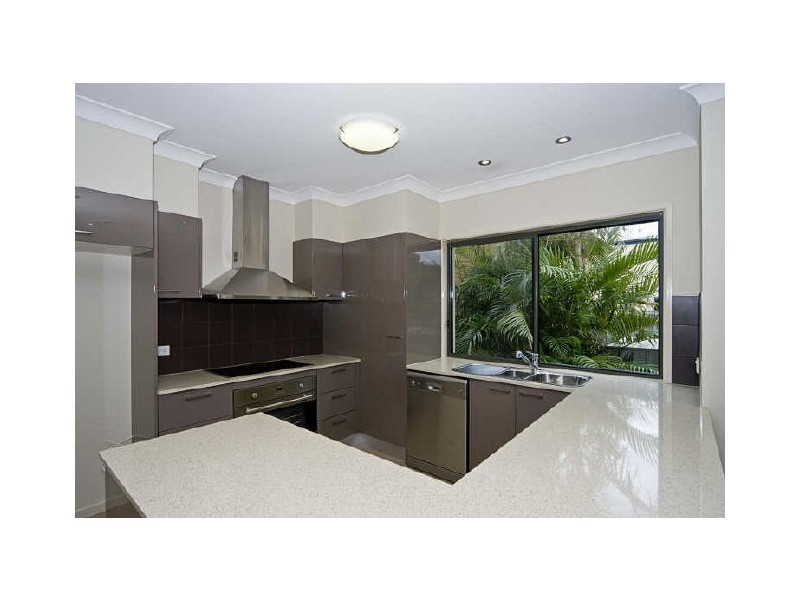 2/12 Drake Ave, Paradise Point QLD 4216