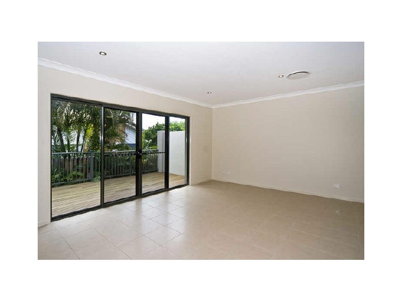2/12 Drake Ave, Paradise Point QLD 4216