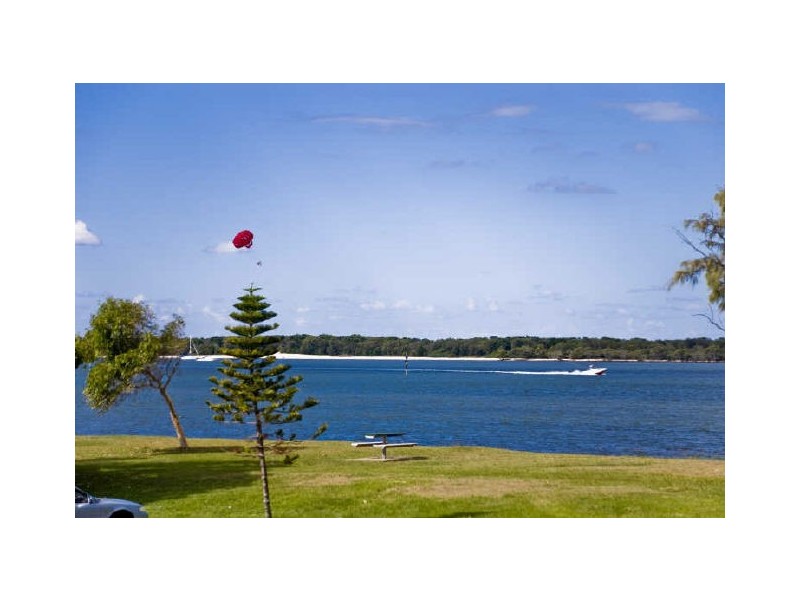 2/12 Drake Ave, Paradise Point QLD 4216