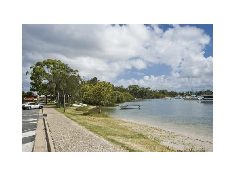 2/12 Drake Ave, Paradise Point QLD 4216