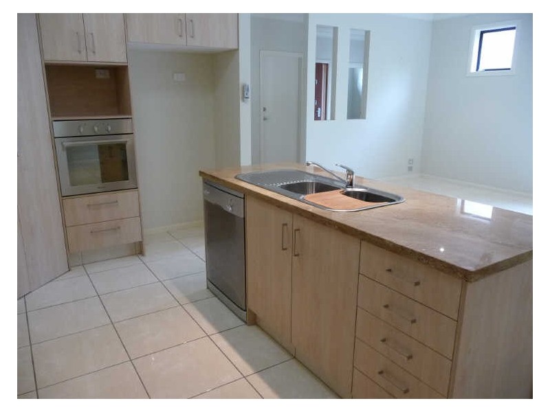 1/14 Wynflo, Labrador QLD 4215