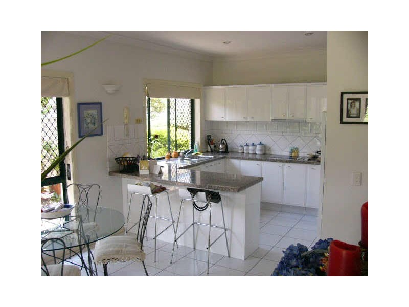 4 Steyning Court, Arundel QLD 4214