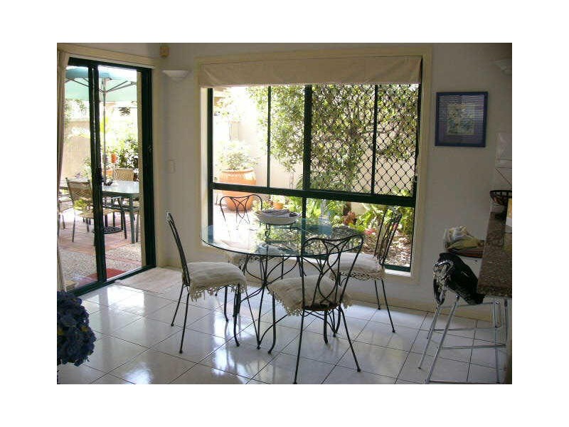 4 Steyning Court, Arundel QLD 4214