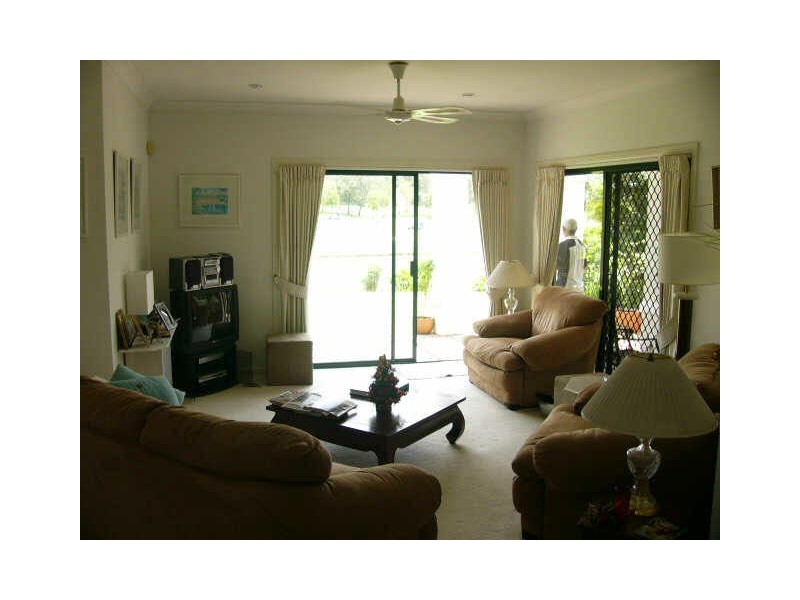 4 Steyning Court, Arundel QLD 4214