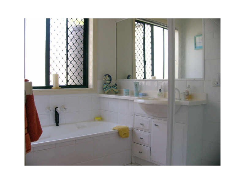 4 Steyning Court, Arundel QLD 4214