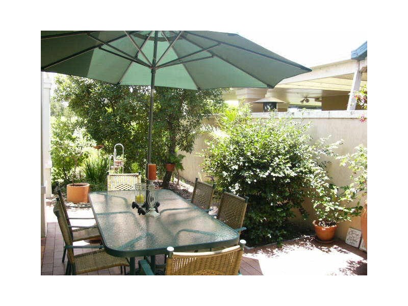 4 Steyning Court, Arundel QLD 4214