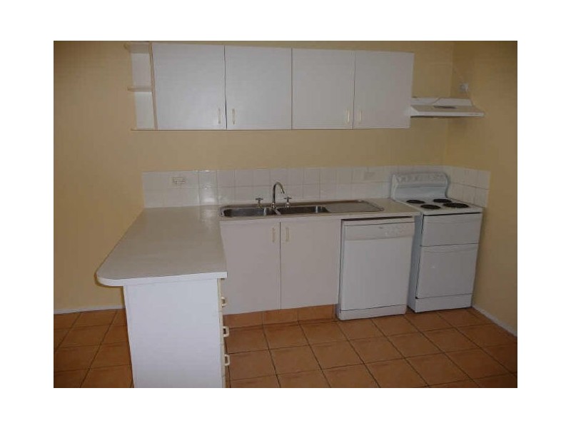 2/3 Waterbird Court, Coombabah QLD 4216