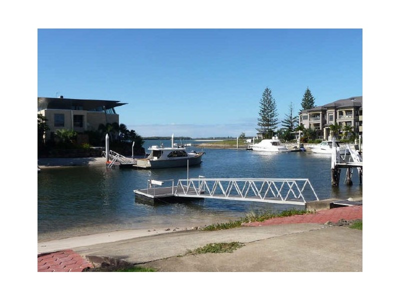 3 Canal Ave, Runaway Bay QLD 4216