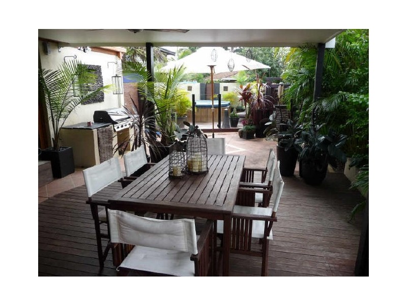 1/32 Killowill Ave, Paradise Point QLD 4216