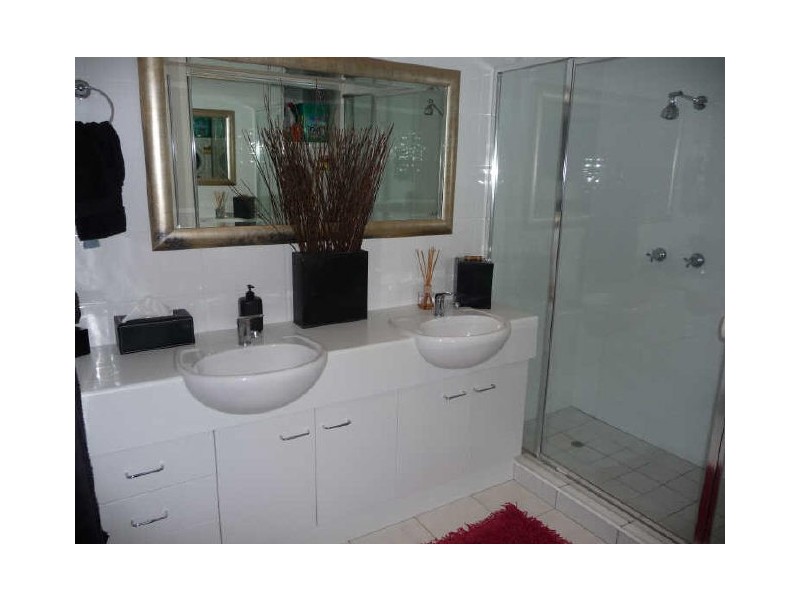 1/32 Killowill Ave, Paradise Point QLD 4216