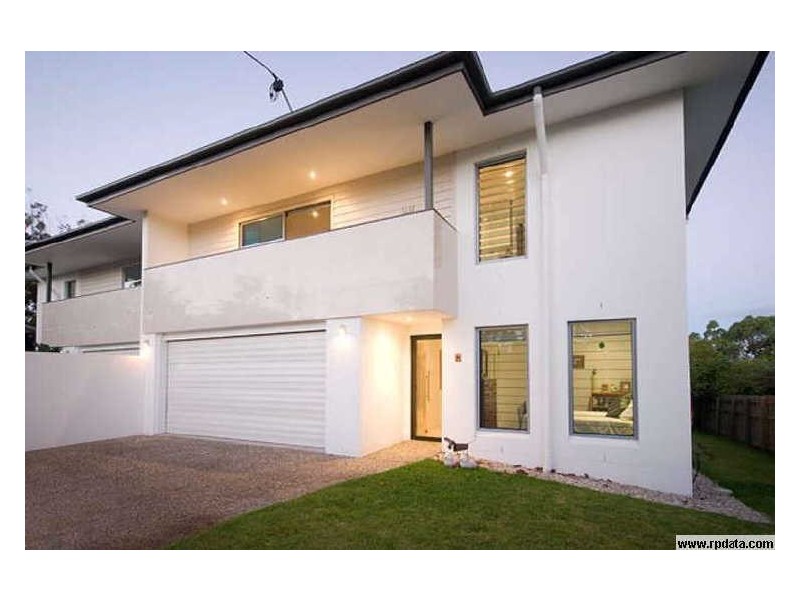 2/4 Petersen Avenue, Southport QLD 4215