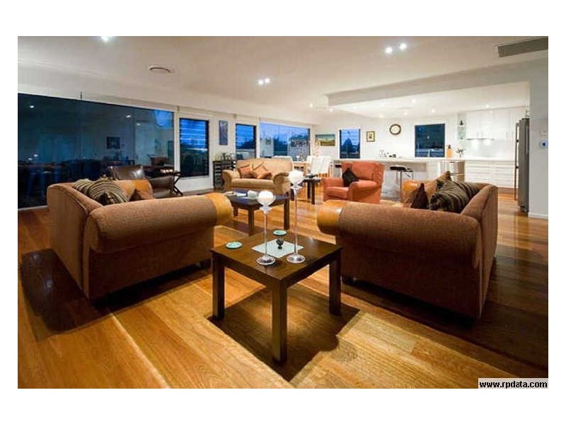 2/4 Petersen Avenue, Southport QLD 4215