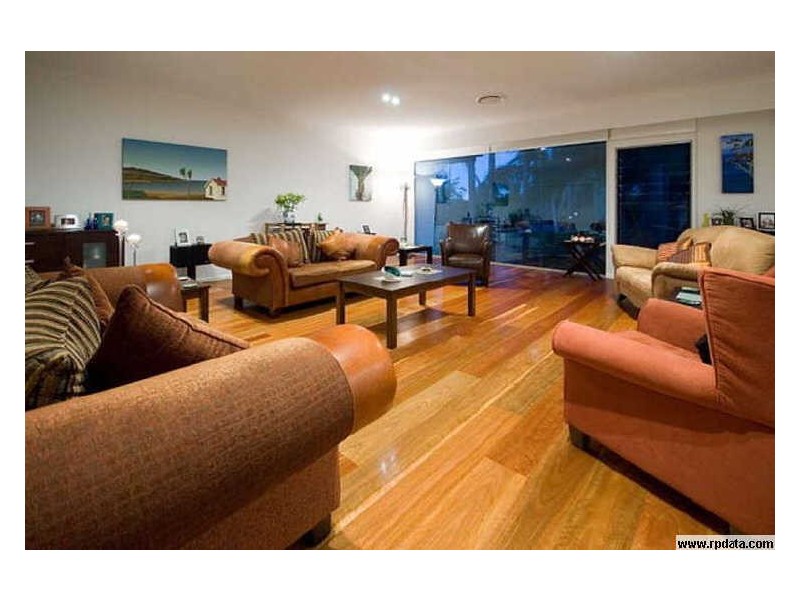 2/4 Petersen Avenue, Southport QLD 4215