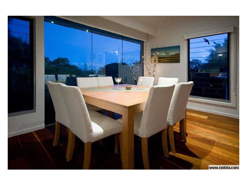 2/4 Petersen Avenue, Southport QLD 4215