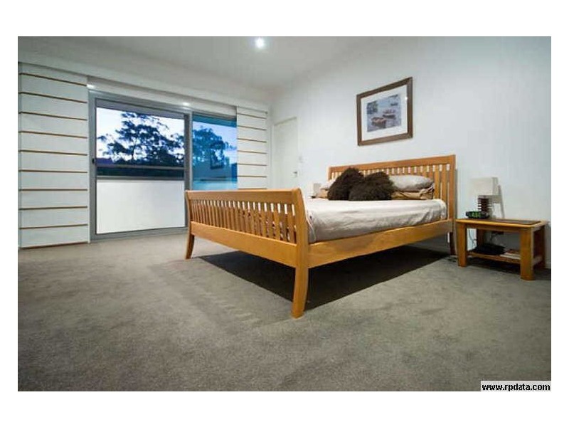 2/4 Petersen Avenue, Southport QLD 4215