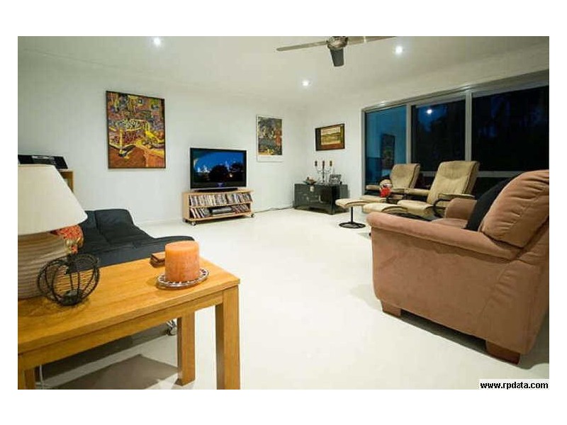 2/4 Petersen Avenue, Southport QLD 4215