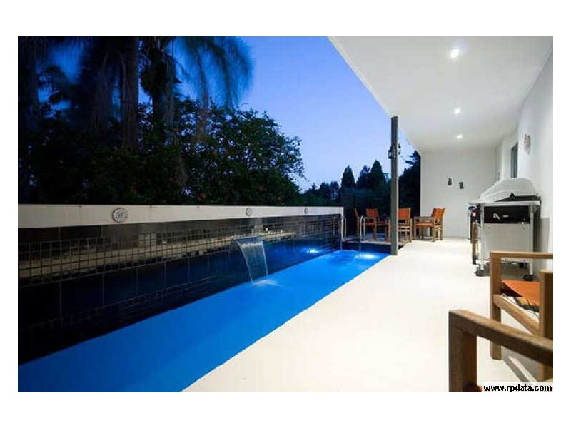 2/4 Petersen Avenue, Southport QLD 4215