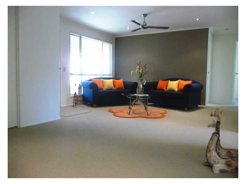 2/218 Olsen Avenue, Arundel QLD 4214