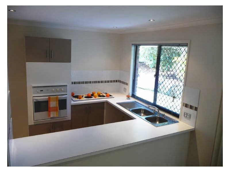 2/218 Olsen Avenue, Arundel QLD 4214