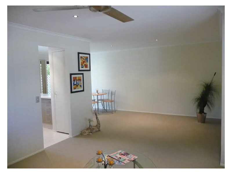 2/218 Olsen Avenue, Arundel QLD 4214