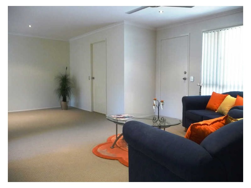 2/218 Olsen Avenue, Arundel QLD 4214