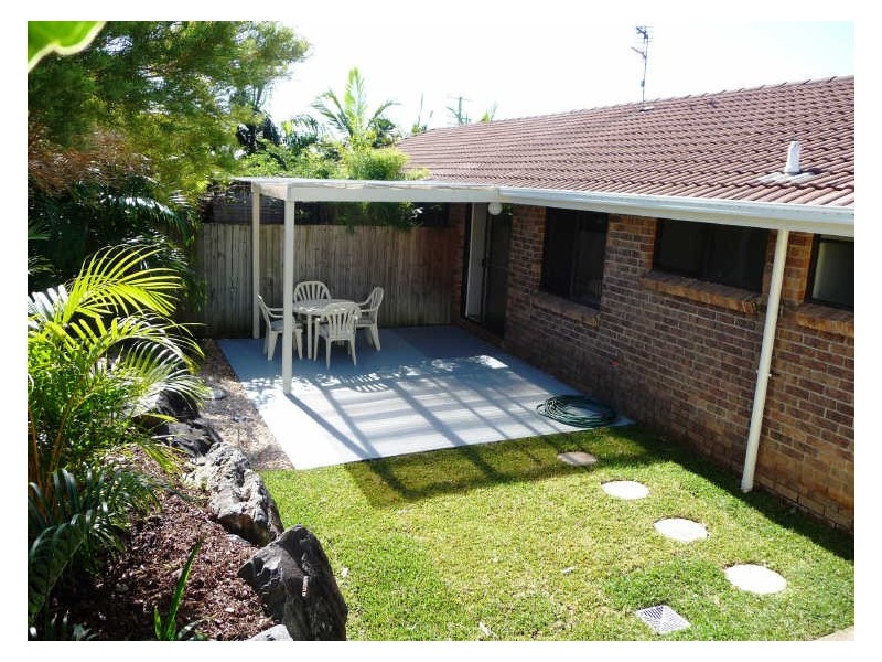 2/218 Olsen Avenue, Arundel QLD 4214