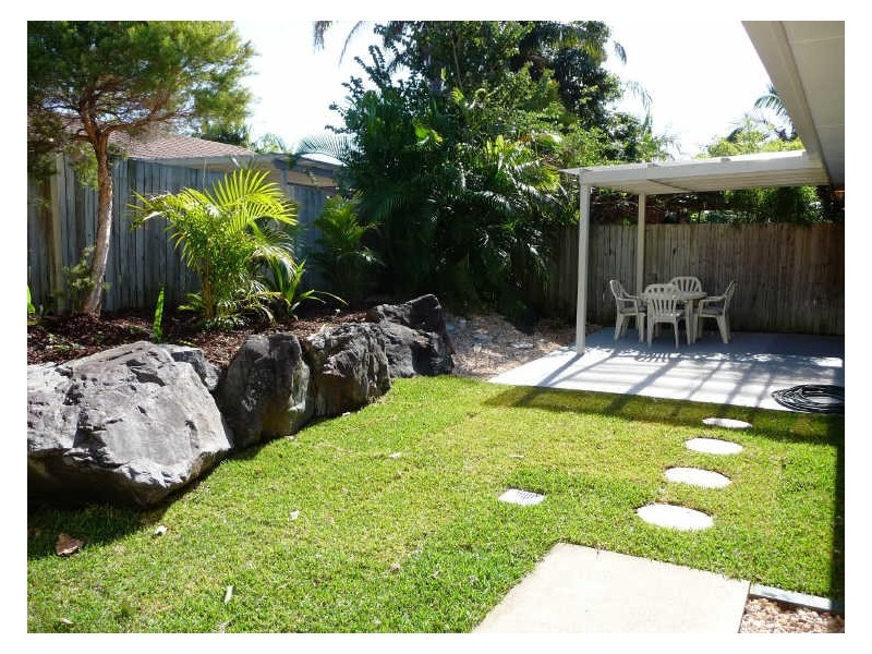 2/218 Olsen Avenue, Arundel QLD 4214