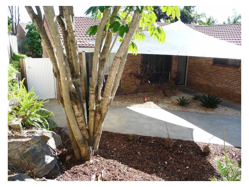 2/218 Olsen Avenue, Arundel QLD 4214